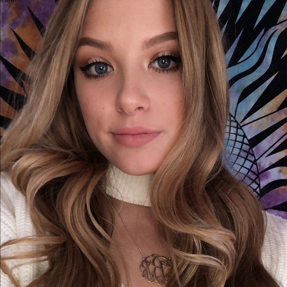 Profile Picture of Kate Bleistine (@kbleistine15) on Poshmark