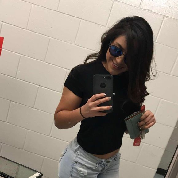 Profile Picture of Michelle Najera (@michellegoinham) on Poshmark