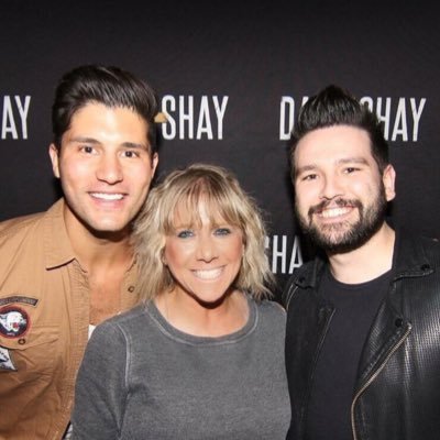 Profile Picture of Melissa Morris (@CanWeSchmooze) on Twitter