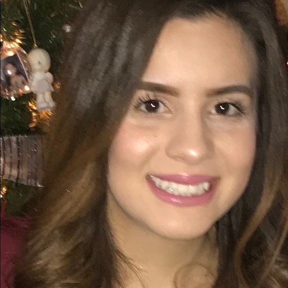 Profile Picture of Alejandra Preciado (@preciado2595) on Poshmark