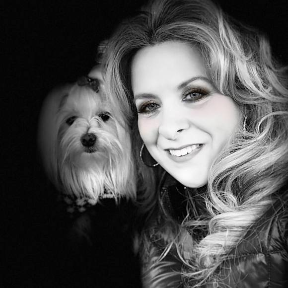 Profile Picture of Kara Onativia (@ona36) on Poshmark