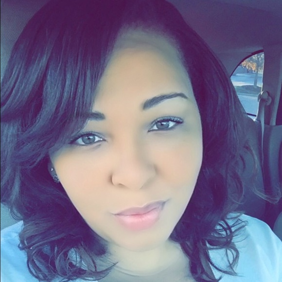 Profile Picture of Tammy Hale (@snakeyez2u) on Poshmark