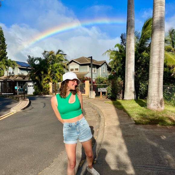 Profile Picture of Alex Varon (@alexvaron) on Poshmark