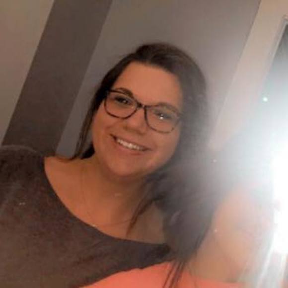 Profile Picture of Samantha Farris (@sfarris82) on Poshmark