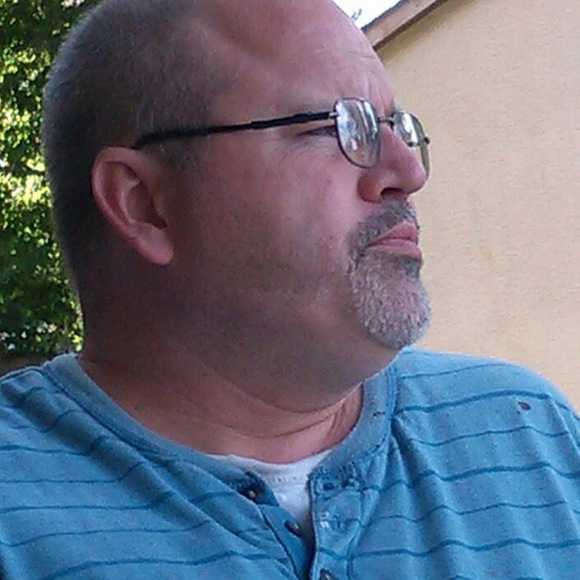 Profile Picture of Jesse Walker (@su8zukijkj) on Poshmark