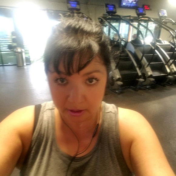 Profile Picture of Kim Camaratta (@kimcamaratta) on Poshmark