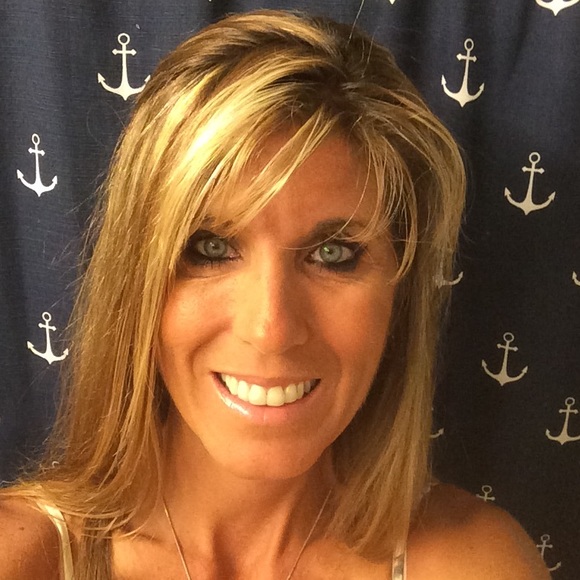 Profile Picture of Connie Sauve (@c_sauve) on Poshmark