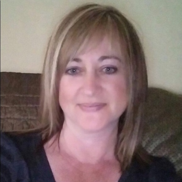 Profile Picture of Lori Stratton (@mouschi) on Poshmark