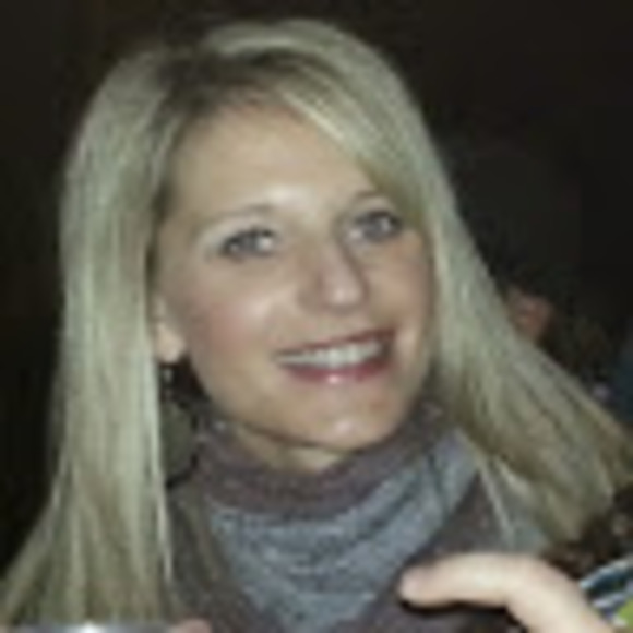 Profile Picture of Allison Flippence (@allihawkes) on Poshmark