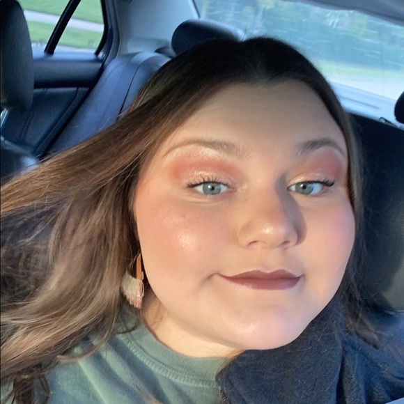 Profile Picture of Natalie Horting (@nathorting) on Poshmark