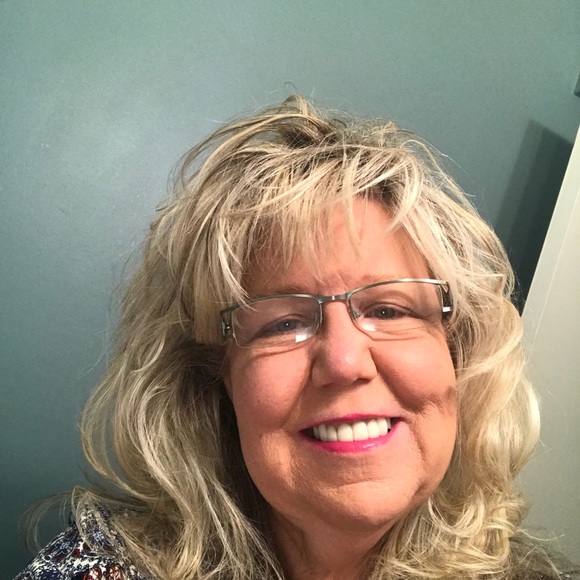 Profile Picture of Debbie Poteete (@1deb4me) on Poshmark