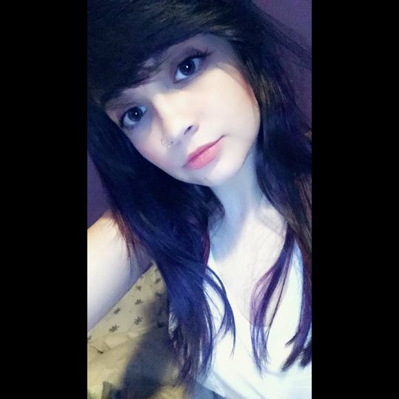 Profile Picture of Kaitlyn Gulledge (@kaitlyngulledge) on Poshmark