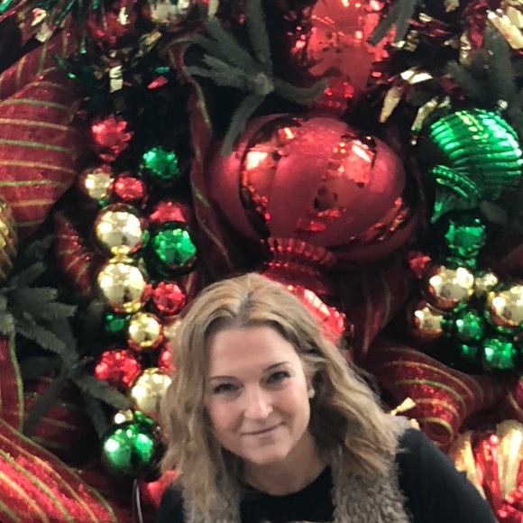 Profile Picture of Christy Holeman (@swrr39) on Poshmark