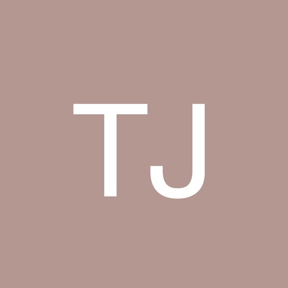 Profile Picture of Taylor Jolly (@taayyylllorr) on Poshmark