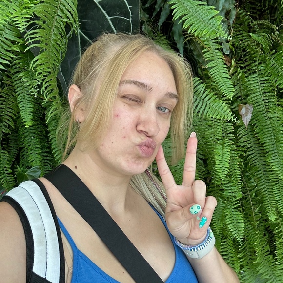 Profile Picture of Lennon Jarocki (@lennon_jarocki) on Poshmark