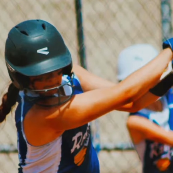 Profile Picture of Ellianna Simpson (@elliannasimpson) on Poshmark