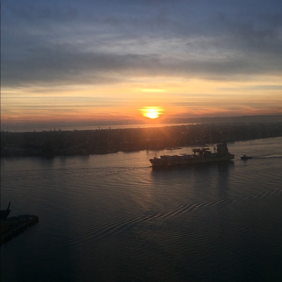 Profile Picture of Ruby Dizon (@rubyredscloset) on Poshmark