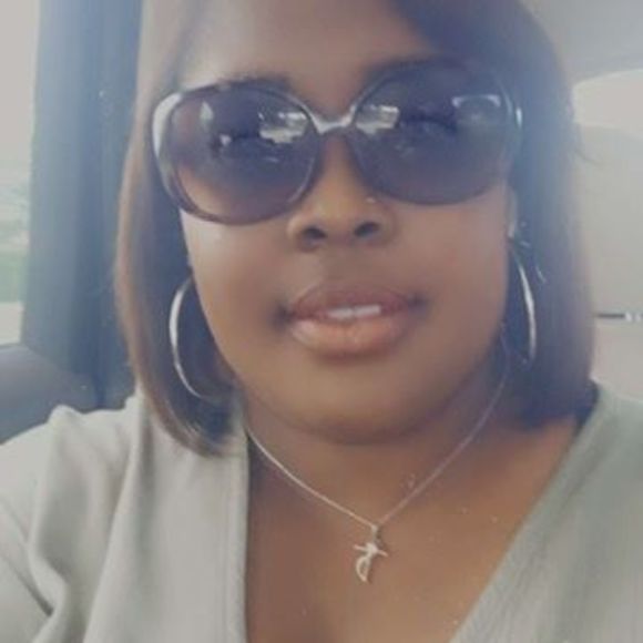 Profile Picture of Shante Roberts (@shanteroberts18) on Poshmark