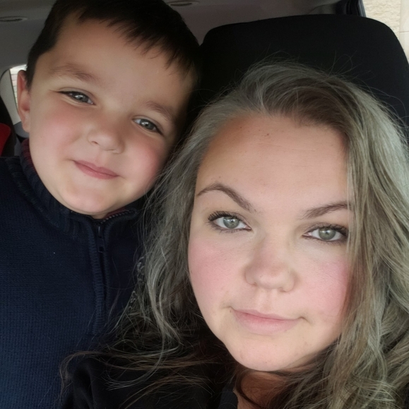 Profile Picture of Danielle Tiscareno (@daniegurlzie) on Poshmark