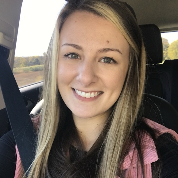 Profile Picture of Whitney Dailey (@whitneymprater) on Poshmark