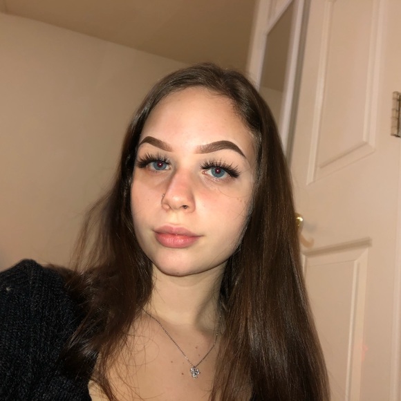 Profile Picture of Chayce Burnett (@chayceburnett) on Poshmark