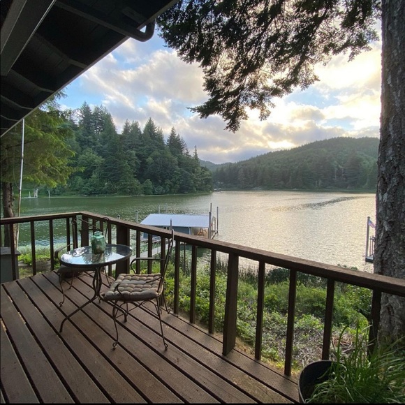 Amanda Fiocchi - Poshmark Profile Picture of Amanda Fiocchi (@mandolyn2) on Poshmark