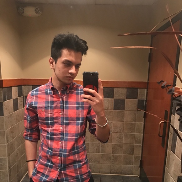 Profile Picture of Laloo Singh (@laloo99) on Poshmark
