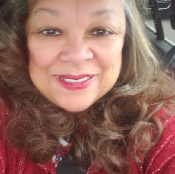 Profile Picture of Kim Tyler chappelle (@poppiten) on Poshmark