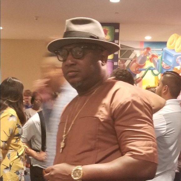 Profile Picture of Oladimeji Thompson (@timosline3) on Poshmark