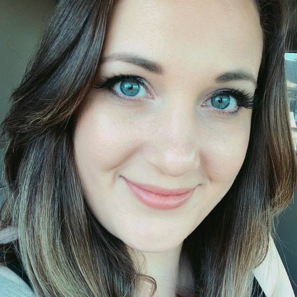 Profile Picture of Erica Lovegren (@ericalovegren) on Poshmark