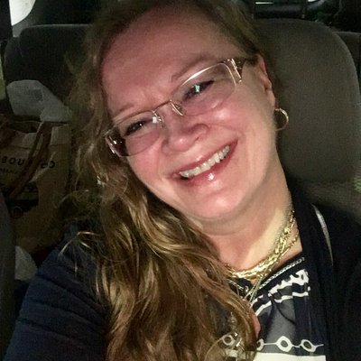 Profile Picture of Shelly L.  McLean (@ShellyLMcLean2) on Twitter