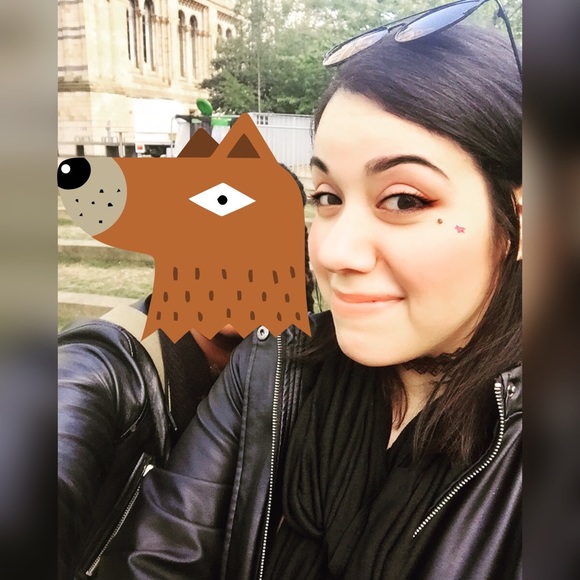 Profile Picture of Zee Velazquez (@zeevelaz) on Poshmark