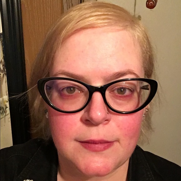 Profile Picture of Hillary Hambric (@hjhambric) on Poshmark