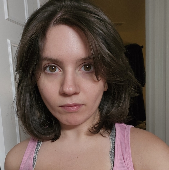 Profile Picture of Stephanie Zachariadis (@si23n) on Poshmark