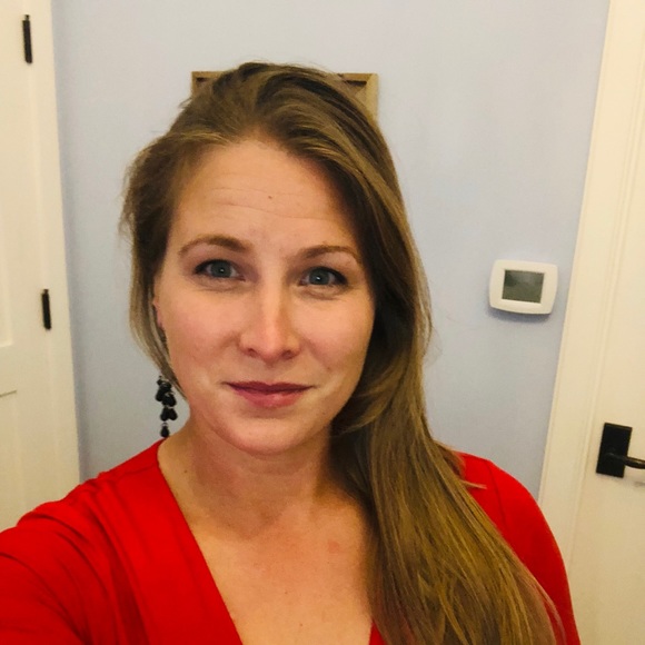 Profile Picture of Courtney Rowand (@courtneyrowand) on Poshmark