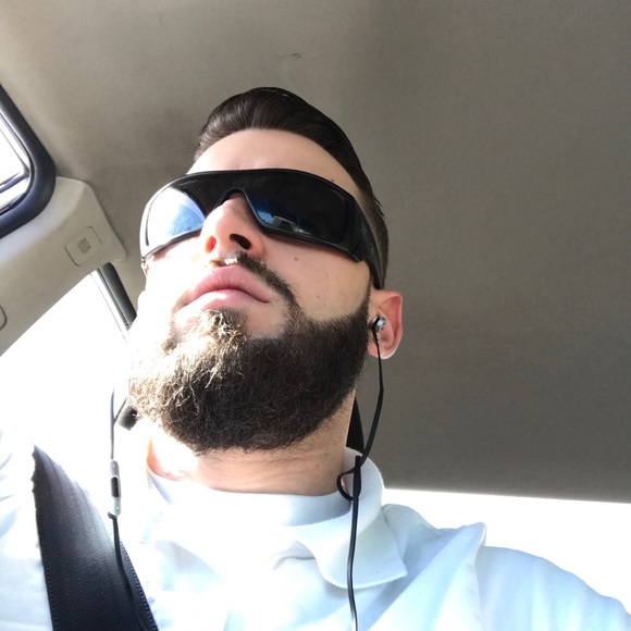 Profile Picture of Tyler Welch (@dabs411) on Poshmark