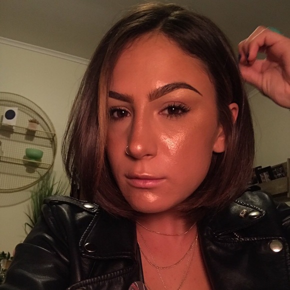 Profile Picture of Caleigh Roselle (@caleighroselle) on Poshmark