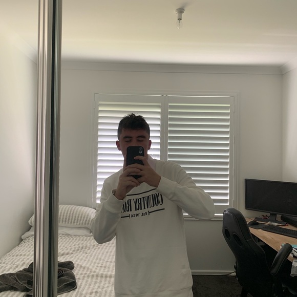 Profile Picture of Matt Deeley (@mattdeeley) on Poshmark