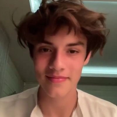 Profile Picture of Luke Love Bot (@Iukescurve) on Twitter