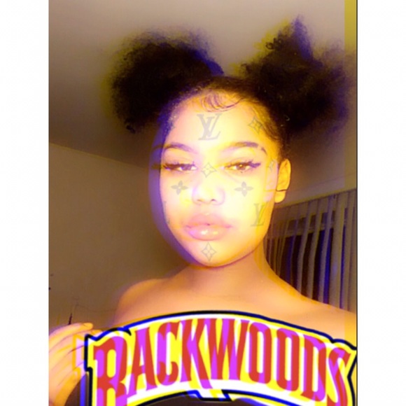 Profile Picture of Leila Moore (@leiiibabbbyy) on Poshmark