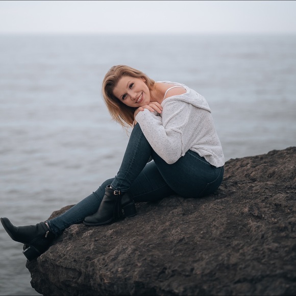 Profile Picture of Anastasia Dolak (@anastasiadolak) on Poshmark