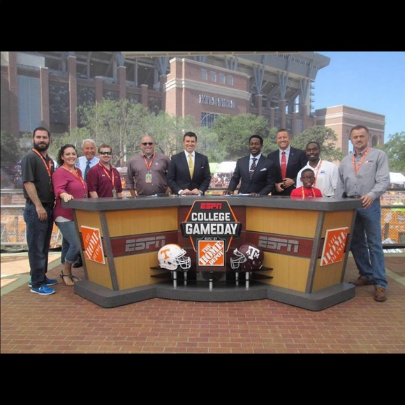 Profile Picture of Hanna Hayes (@hannajadee) on Poshmark