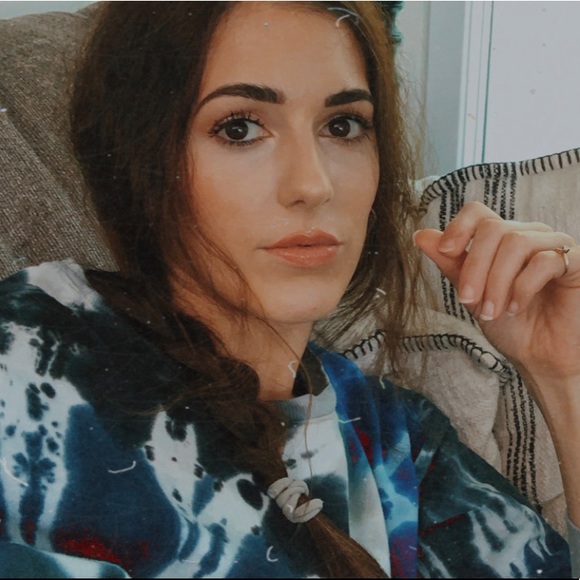 Profile Picture of Elysia Botley (@elysiadeborah) on Poshmark