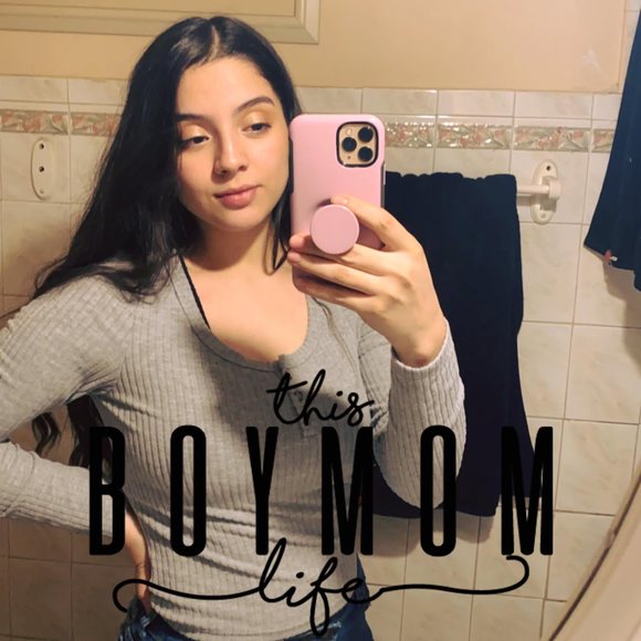 Profile Picture of Crystal m. Cazares (@crystaclear256) on Poshmark