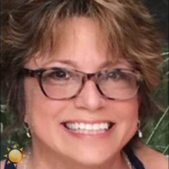 Profile Picture of Libby Denenberg (@wish33) on Poshmark