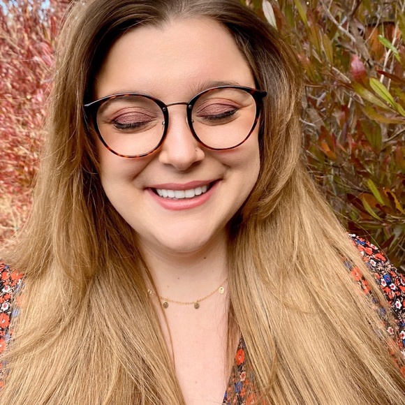 Profile Picture of Kiersten Arnold (@kiestenarnold) on Poshmark