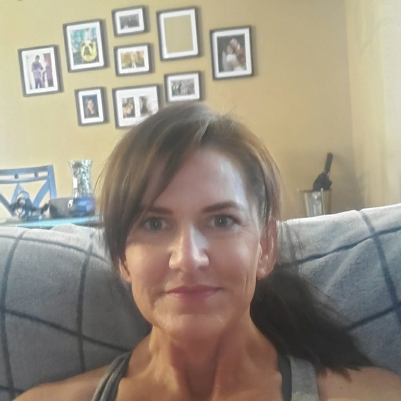 Profile Picture of Denise Donio (@ddonio1) on Poshmark