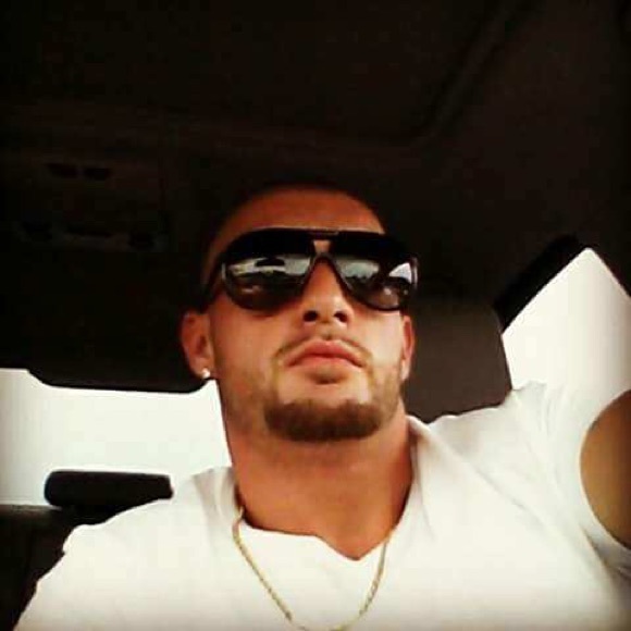 Profile Picture of Dustin Rowe (@dustintrowe) on Poshmark