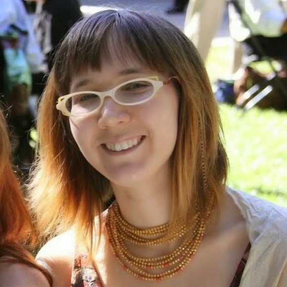 Profile Picture of Cassidy Wright (@onearmbunny) on Poshmark