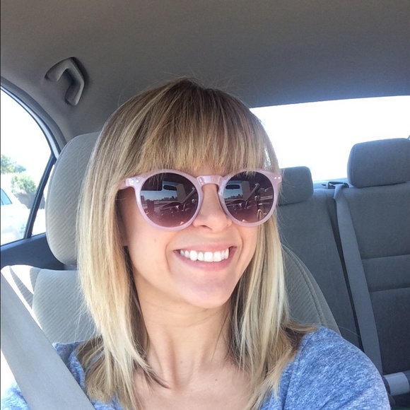 Profile Picture of Lynn Versluys (@lynnmayton) on Poshmark